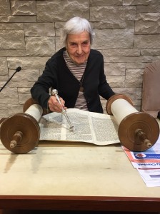 Deanna Rosenthal reading Torah